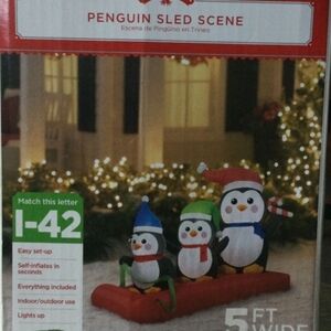 Penguin Sled Scene Inflatable Decoration